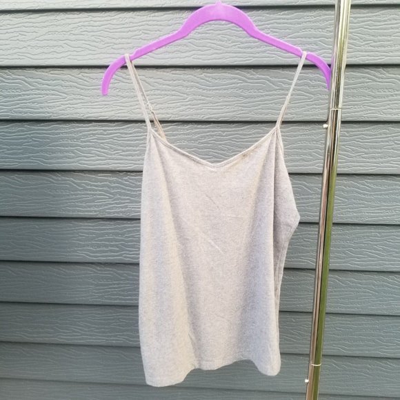 Lot of 4 Medium Shirts (2 tanks, two long sleeve) - Picture 10 of 15